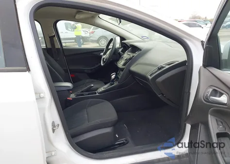 2016 Ford Focus Se z USA, uszkodzony, nr VIN 1FADP3K27GL399677